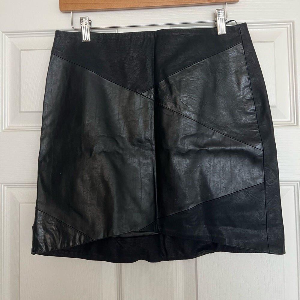 BLANK NYC blk leather skirt size 28